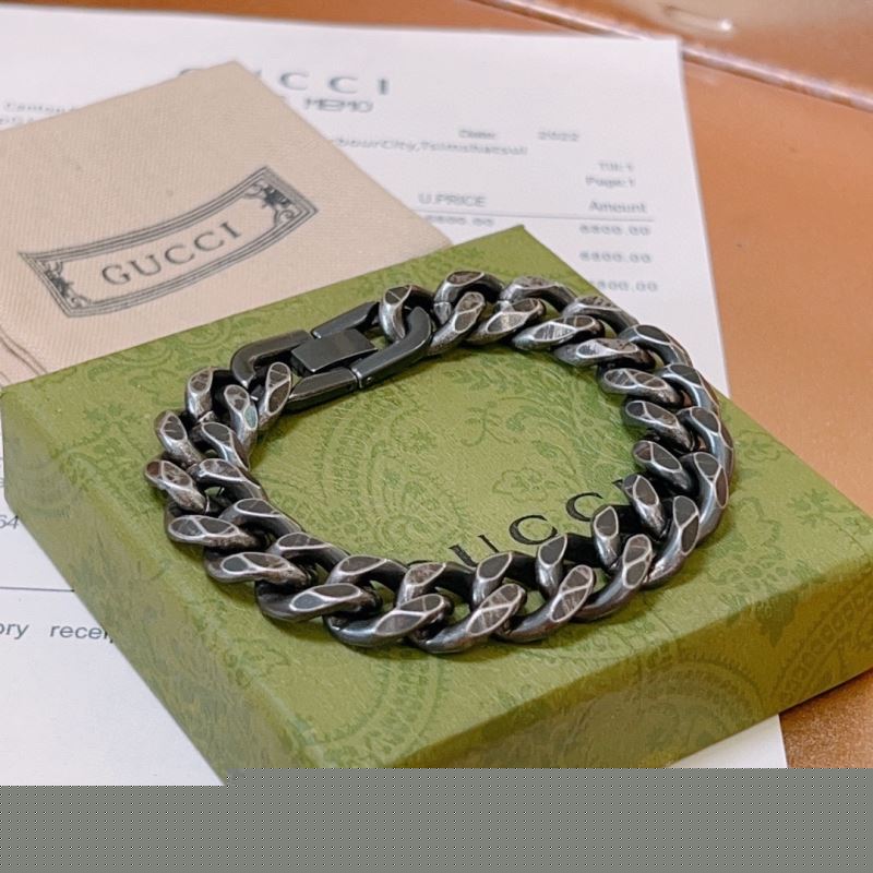 G*u*i bracelets